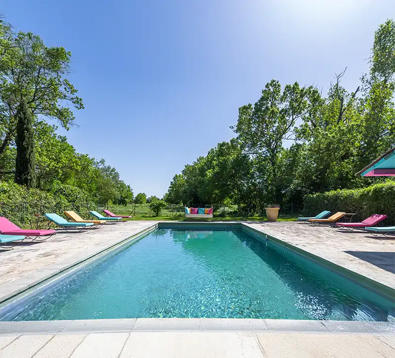 Image Piscine du domaine copie Location du Studio "Avénio" du Domaine de Rhodes à Avignon